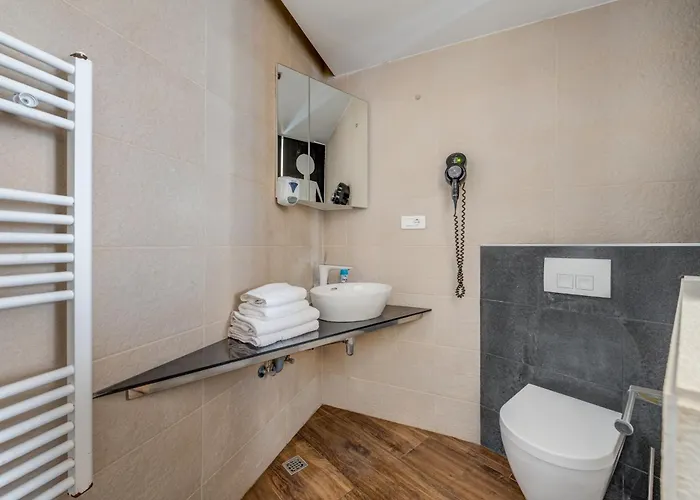 Versi & Note Luxury בית הארחה 4*